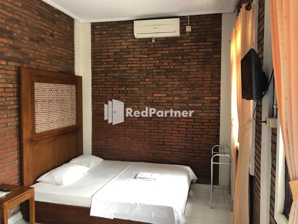 Rifka Annisa Guesthouse Syariah Redpartner ジョグジャカルタ エクステリア 写真
