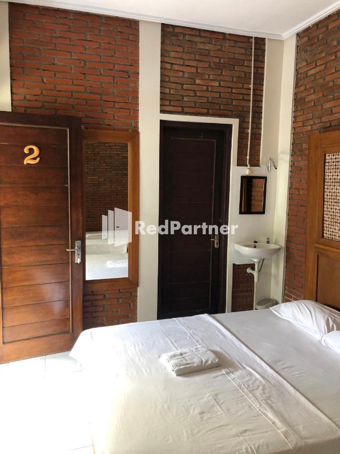 Rifka Annisa Guesthouse Syariah Redpartner ジョグジャカルタ エクステリア 写真